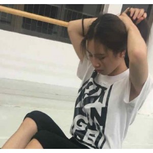 某推（大学萌妹）定制自拍系列