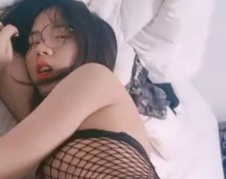 黑丝模特素人自拍