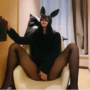 Twitter已退圈《知一妹妹》爱丝袜的Vivian姐蓝鸟视频