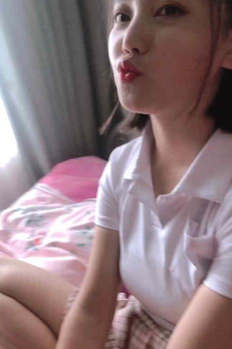 82社区清纯妹子《依云来日方长》私人定制合集