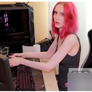 p站红发女神（Shinaryen）妖艳火辣造型令人心痒难耐【10V共2.6G】