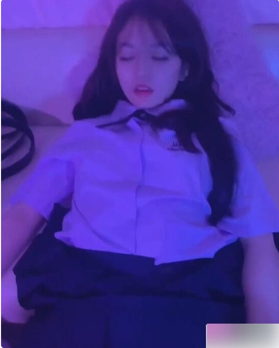 久妖女神（不见星空）猫耳制服写真，筷子腿性感迷人【1.1G】