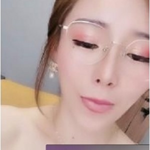 虎牙御姐（伊雯）戴上金丝眼镜彰显高贵气质【659MB】