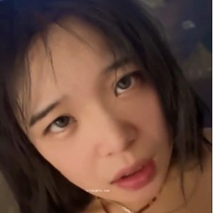 迷人小姐姐，让你裹爽认真吃鸡！