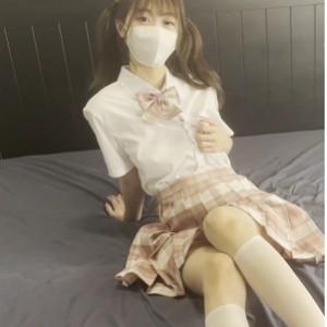 七度空间视频cola酱双马尾白丝袜JK妹子学生装