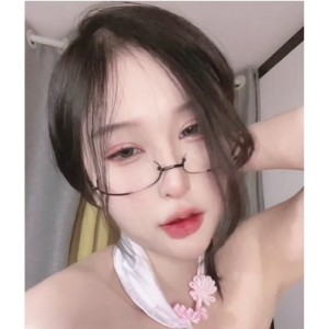 网红女神羽柔子露脸，展示迷人大长腿的推特