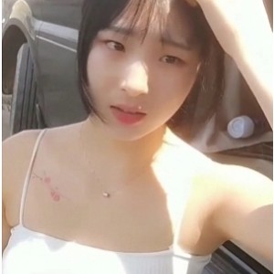 儿子直播女友与爸爸户外运动