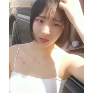 儿子直播女友与爸爸户外运动