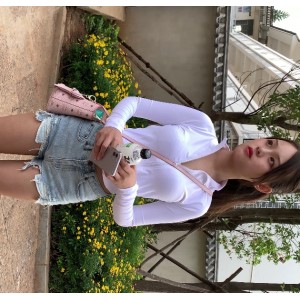 热裤美女的大长腿和胖臀视频，2V高清，6.74G，百度云下载