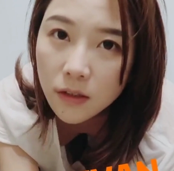 精选音乐才女Lyain的高颜值气质,极度反差的露脸视频