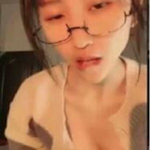 稀缺资源：虎牙超人气大学在读学妹17GB自嗨合集