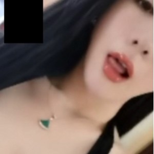 美女蛇高冷主播一对一视频聊天露脸骚叫32V/3四人游