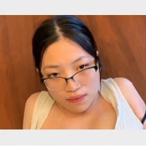 华裔美女黑丝诱惑，老外上司用嘴-S，1V-330M视频剧情揭秘