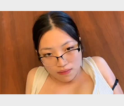 华裔美女黑丝诱惑，老外上司用嘴-S，1V-330M视频剧情揭秘