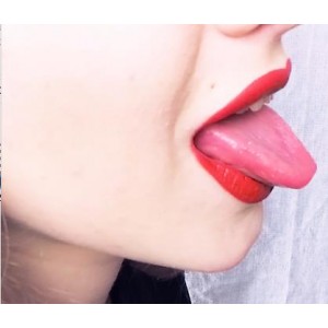 烈焰红唇诱惑自由国：超清拍摄口红涂抹视频
