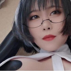 咩咩酱：高冷御姐的可爱魅力，舔耳视频让灵魂升天！