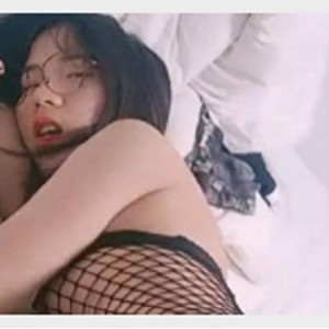 迷人小姐姐：网袜黑丝视频泄密