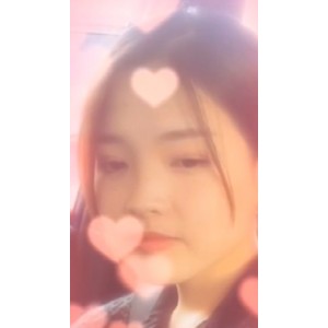 清纯女神李天宜与帅哥男友吃瓜互动自拍展示