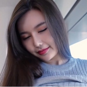 [转载搬运]最新眾籌熱門作品：夢幻般的美大罩杯女神木木森在高樓景觀台上展示自信笑容[1V+629M][百度盘]