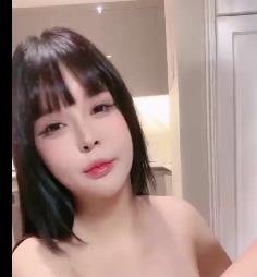 《婴儿肥幼喵：1V1.9G精彩视频，颜值与创意的完美结合》