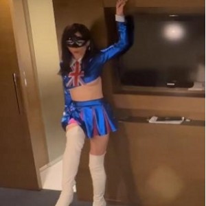 熟女蜜雪儿国外自拍合集29V7.1G，黑白皮多人游