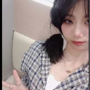 原创收费群八月新档自拍合集7V3.7G，水印女仆装演出