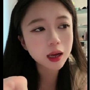 抖音百万粉丝王在在最新合集4V453M，公共卫生间自拍，资源有限，速来下载！