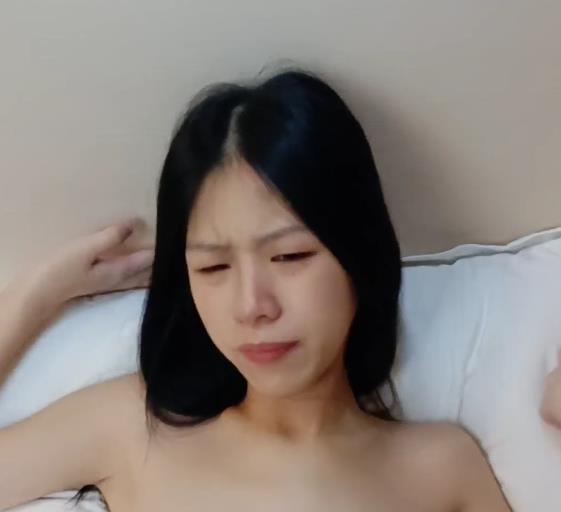 快手甜美小甜心2合集4V5.3G，亲兄妹露脸自拍，9月强档，精彩内容尽在其中！