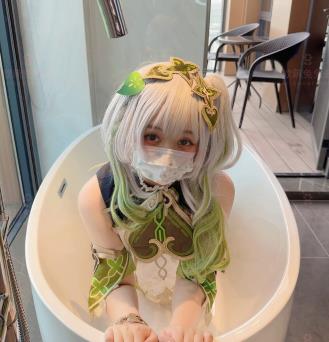 超人气COS软萌兔兔酱最新合集1V476M，戴口罩道具秀，资源时长12分，图集62张！