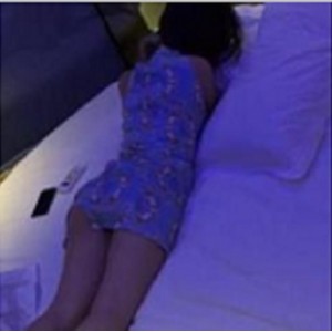 素人自拍旗袍美腿王最新合集50V30G，真实嘴艺展现