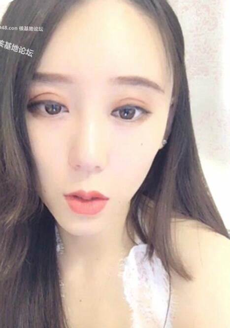 虎牙美女福利艾薇儿baby最新合集112V69.2G，化妆cos巨星艾薇儿