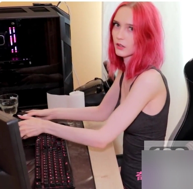 欧美P站红发女神Shinaryen高清合集10V2.6G，日常生活记录