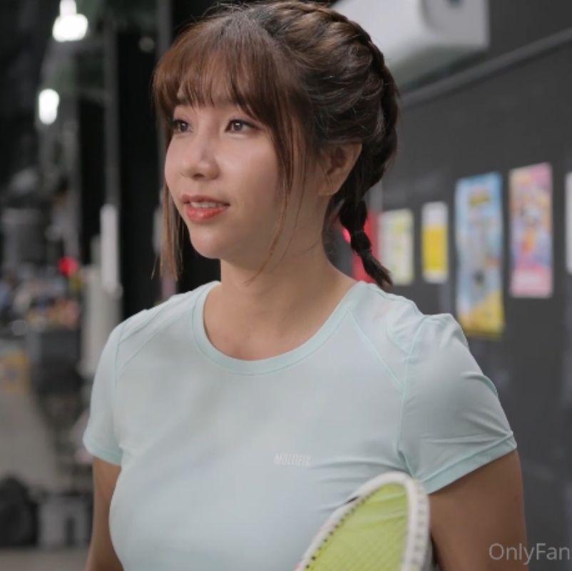 露露小辣椒劲爆私拍4部合集2.7G电竞女神独家展示