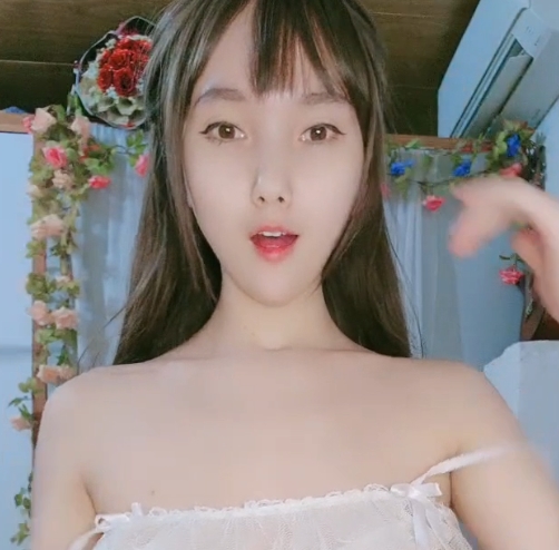 小英粉红色呐喊38v35g宿舍直播大合集抖音