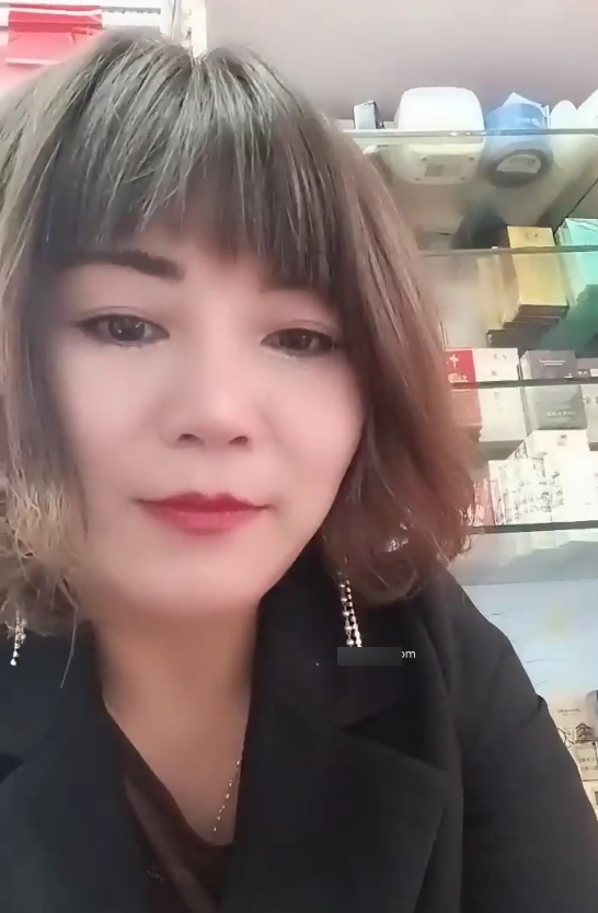 推特超市老板娘风儿妩媚自拍19v11.3g