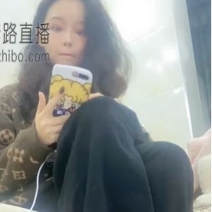 套路直播豆满月合集17V9.38G人很敢越举报越火