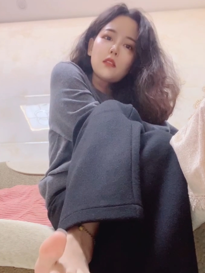 套路直播豆满月合集17V9.38G人很敢越举报越火