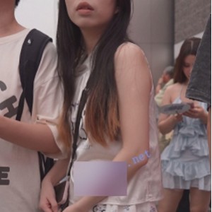 抖音蕾丝裙小姐多次弯腰抄底10部769M太感觉了