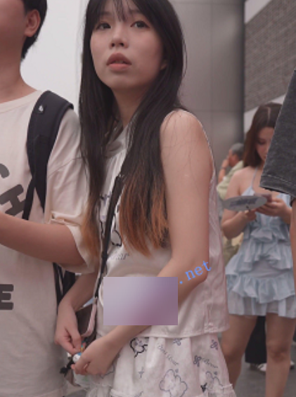 抖音蕾丝裙小姐多次弯腰抄底10部769M太感觉了