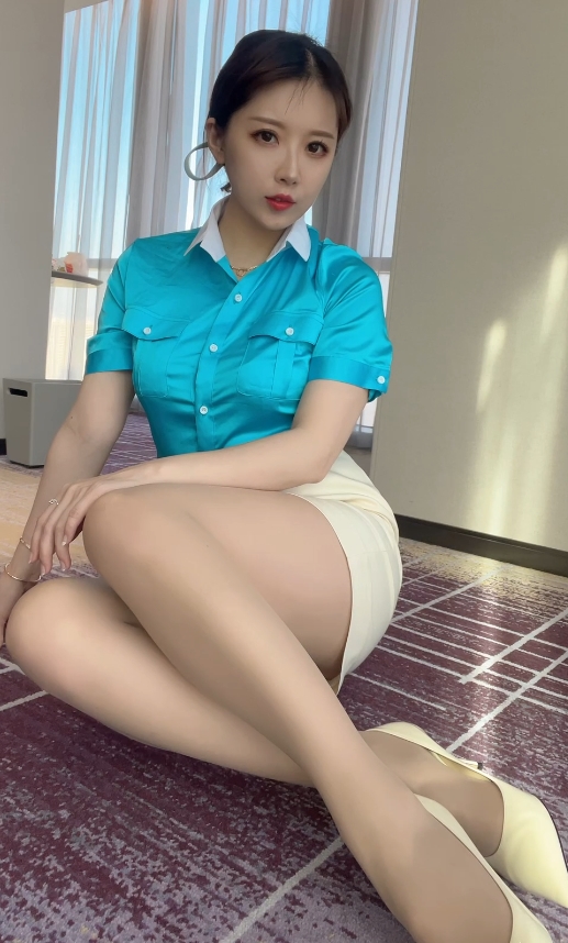 斗鱼小女巫露娜52套私房照14.99G有尺度作品