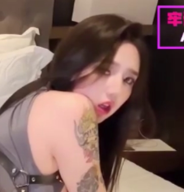 糖心VlogChloe丝袜情推车肆虐视频1部154m太会玩了