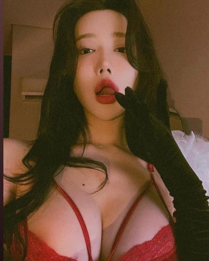 抖音eemiim私密排练录像23段1.1G九头身疯马秀