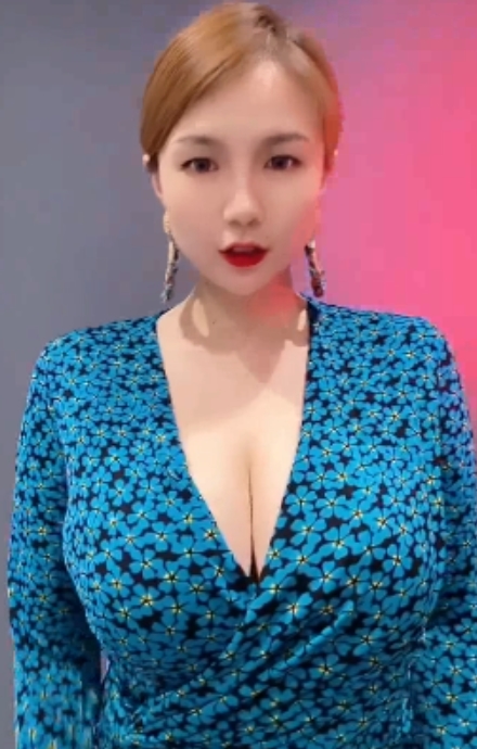 快手依依sir热舞私拍8V合集143mb网盘展示