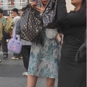 街拍意外捕捉商场粉翼裤裤655.9MB流鼻血