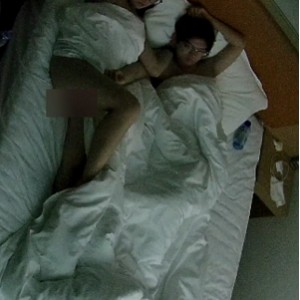 酒店缠绵学生情侣零食逗趣超长视频1.26GB绝密