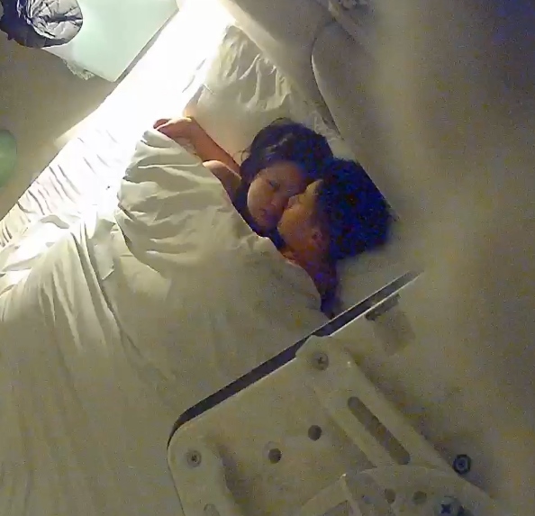 萤石云超火辣互动12部翘奶美女精瘦男友950MB