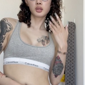 推特伪娘Billie长腿合集74部16.2G优质收藏