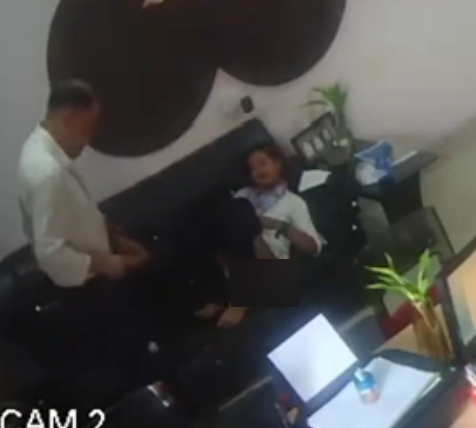 火辣监控办公室老板秘书互动视频多部439MB太感觉了