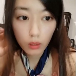蜜桃睡不醒浴室湿身表演25v20G超顶