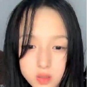 小芊Baby刚满18水润私拍8V合集4.3G嫩得掐